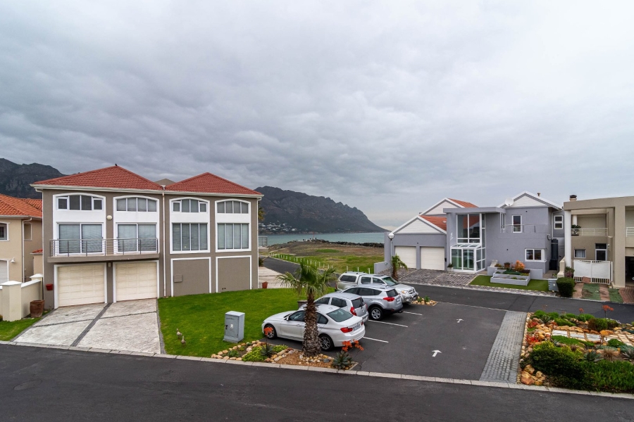 8 Bedroom Property for Sale in Harbour Island Western Cape